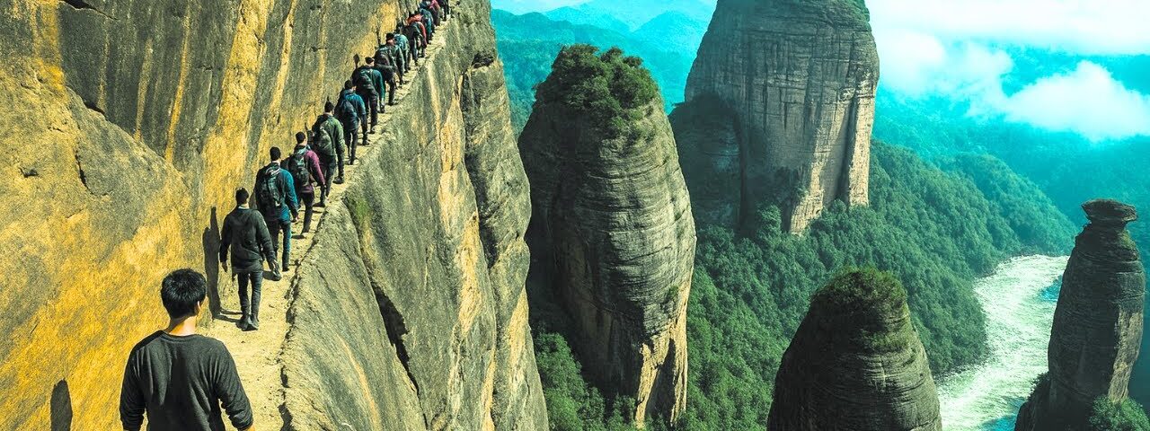 15 Natural Wonders That Redefine the Edge of Reality